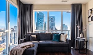 1BDR, Rogers Centre + Parking Across CN Tower