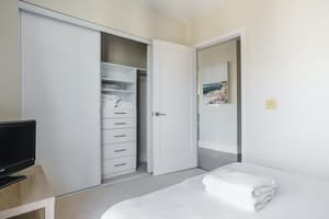 1BDR, Rogers Centre + Parking Across CN Tower