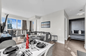Luxe 3BR Condo CN Tower W/Parking