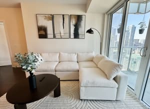 Bright Downtown Toronto Condo with Balcony