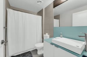 Bright Downtown Toronto Condo with Balcony