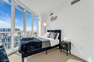 2 Bedroom Beautiful Condo with CN Tower View