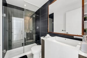 2 Bedroom Beautiful Condo with CN Tower View