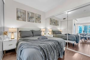 Grand 2-bedroom with views of the CN Tower