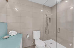 Luxe 3BR Condo CN Tower W/Parking