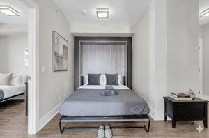 Luxe 3BR Condo CN Tower W/Parking