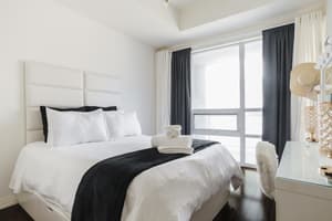 Stylish Downtown Toronto Condo w/ Balcony