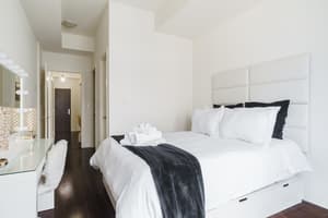 Stylish Downtown Toronto Condo w/ Balcony
