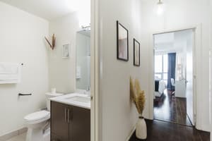 Stylish Downtown Toronto Condo w/ Balcony