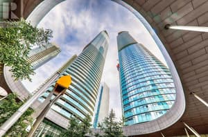 Chic Toronto Downtown Condo + Balcony