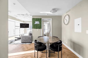 Luxe 3BR Condo CN Tower W/Parking