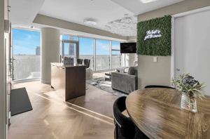 Luxe 3BR Condo CN Tower W/Parking