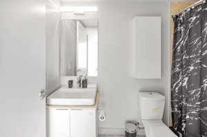 Luxe 3BR Condo CN Tower W/Parking