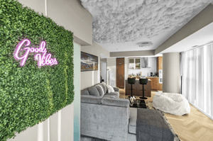 Luxe 3BR Condo CN Tower W/Parking