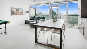 Penthouse Sunset Skyline 3BDR Condo with Parking