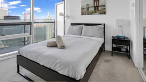 Penthouse Sunset Skyline 3BDR Condo with Parking