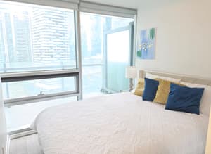 Luxury 3BR/2BA High‑Rise Suite