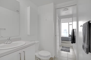 Luxury 3BR/2BA High‑Rise Suite