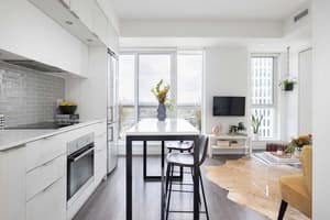 Family 3BR 2Bath Bay St Downtown
