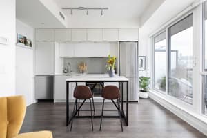 Family 3BR 2Bath Bay St Downtown