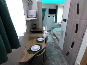 Kertre néző franciaágyas apartman