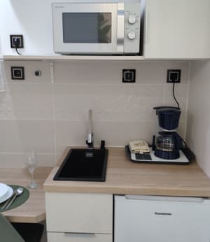 Kertre néző franciaágyas apartman