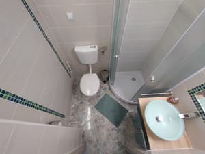 Kertre néző franciaágyas apartman