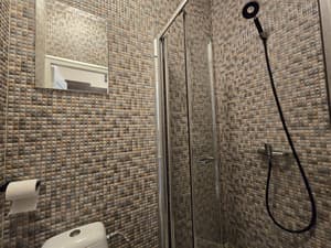 S6 Orange studio apartment