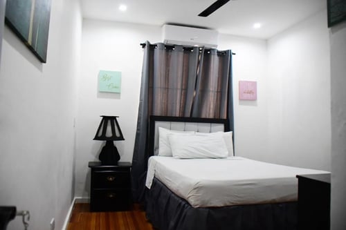 R-3 Classic Single Queen Room 