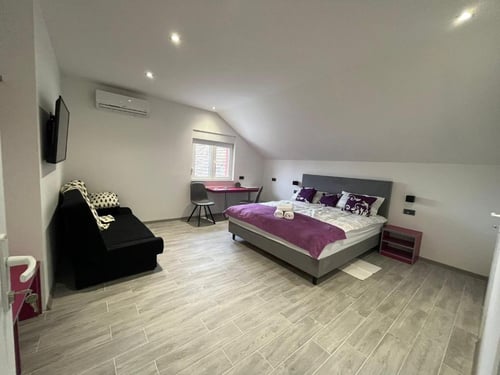 Purple room