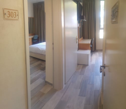 RESIDENCE FAMILY ROOM WITH KITCHENETTE 