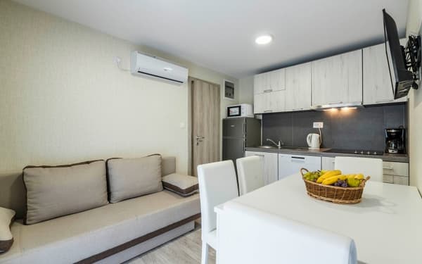 Mobile Home [2]