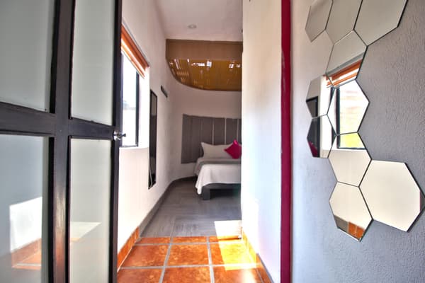 Punto 6 - Cama King Size, planta alta. 