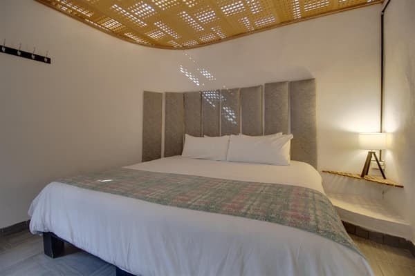 Punto 6 - Cama King Size, planta alta. 