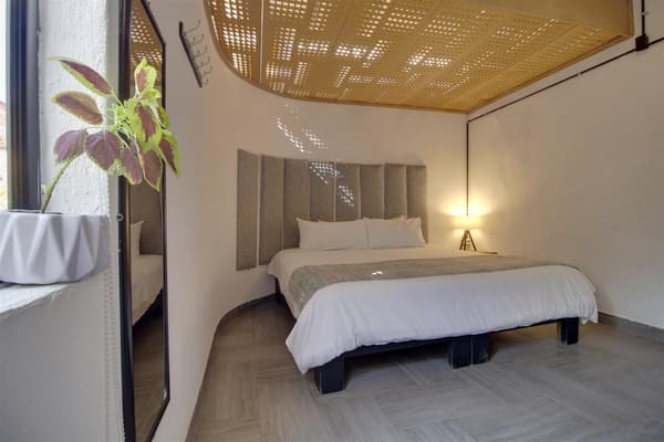Punto 6 - Cama King Size, planta alta. 
