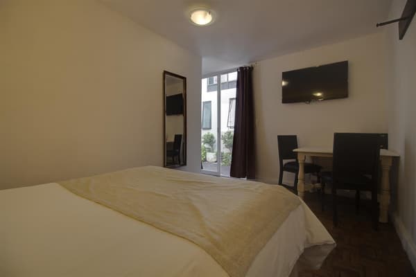 Punto E -  Suite de 2 habitaciones,  2 camas matrimoniales, planta baja. 4 personas