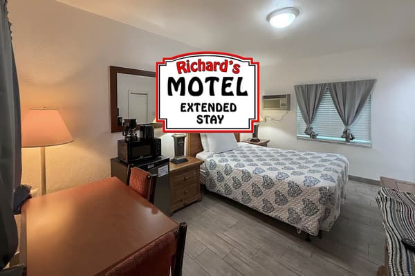 300 - Hotel Room