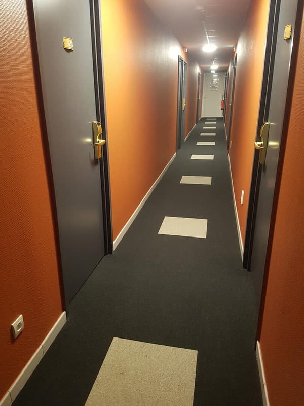 chambre pour 4 avec 1 très grand lit + 2 lits séparés