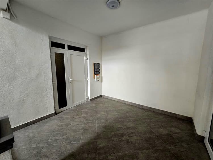 S8 Small studio apartment