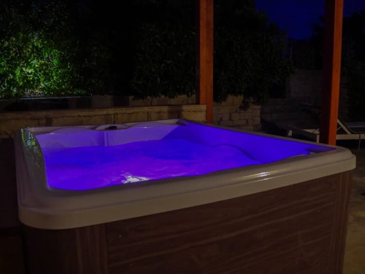 Pizzuta con vasca idromassaggio