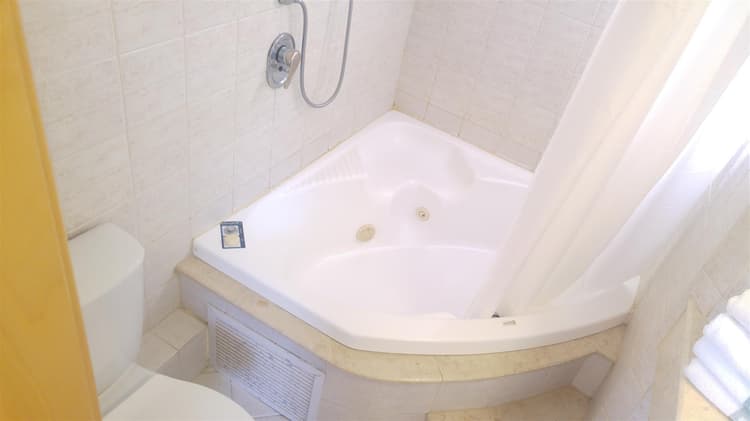 211 Queen Room with Spa Bath