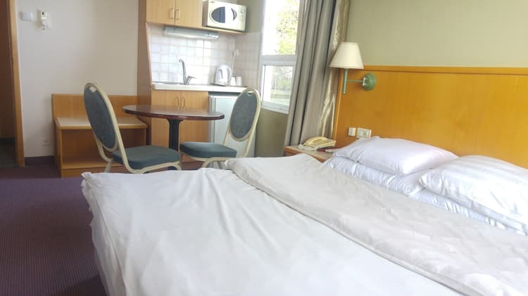 211 Queen Room with Spa Bath