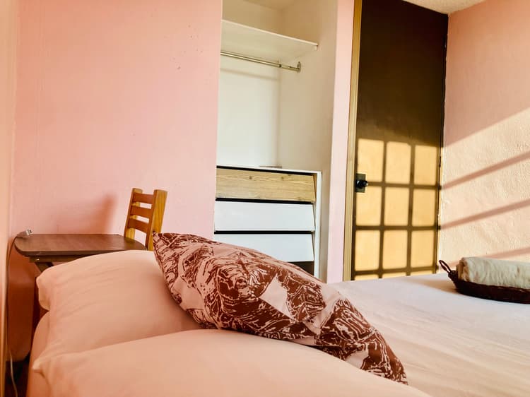 R3 Habitación Privada con Cama Matrimonial y Baño Compartido