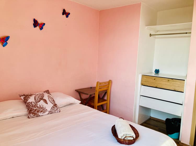 R3 Habitación Privada con Cama Matrimonial y Baño Compartido