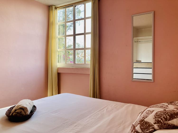 R3 Habitación Privada con Cama Matrimonial y Baño Compartido
