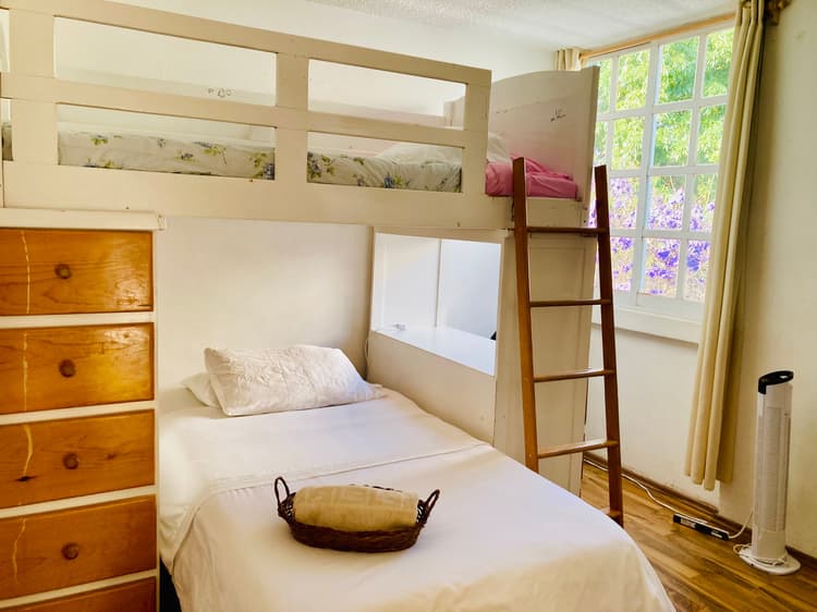 R4 Habitación Privada Litera con baño compartido