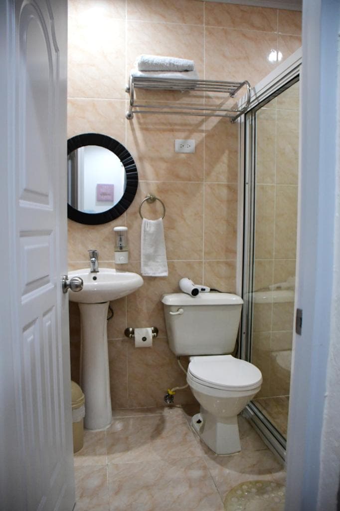 R2-Classic Single Queen Room