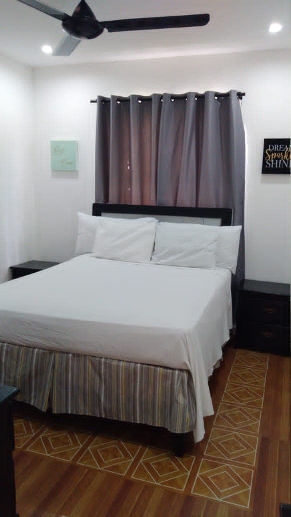 R-3 Classic Single Queen Room