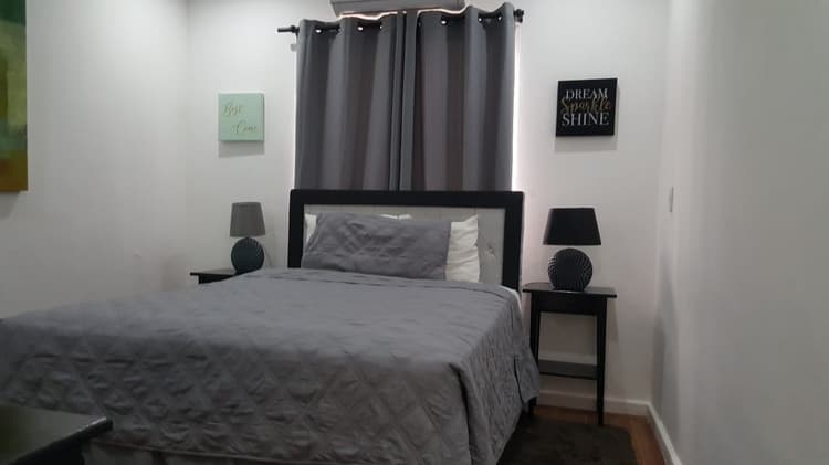 R-3 Classic Single Queen Room