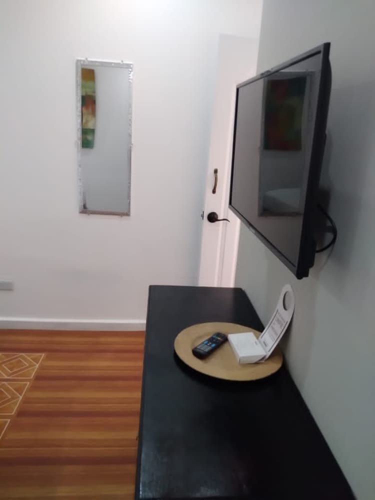 R5-Classic Single Queen Room